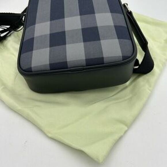 Men's Burberry, paddy check messenger bag adjustable strap made in Italy - Picture 5 of 13